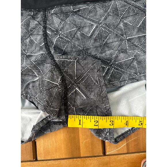 Lululemon Speed Up Short Black and White Size 8 - Picture 3 of 6